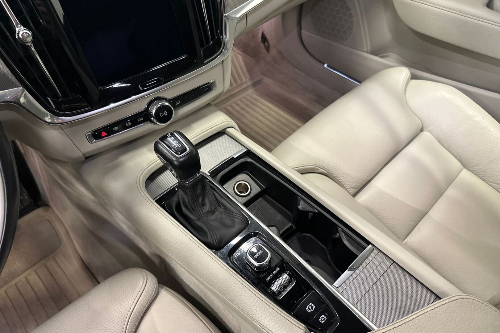 VOLVO S90 18