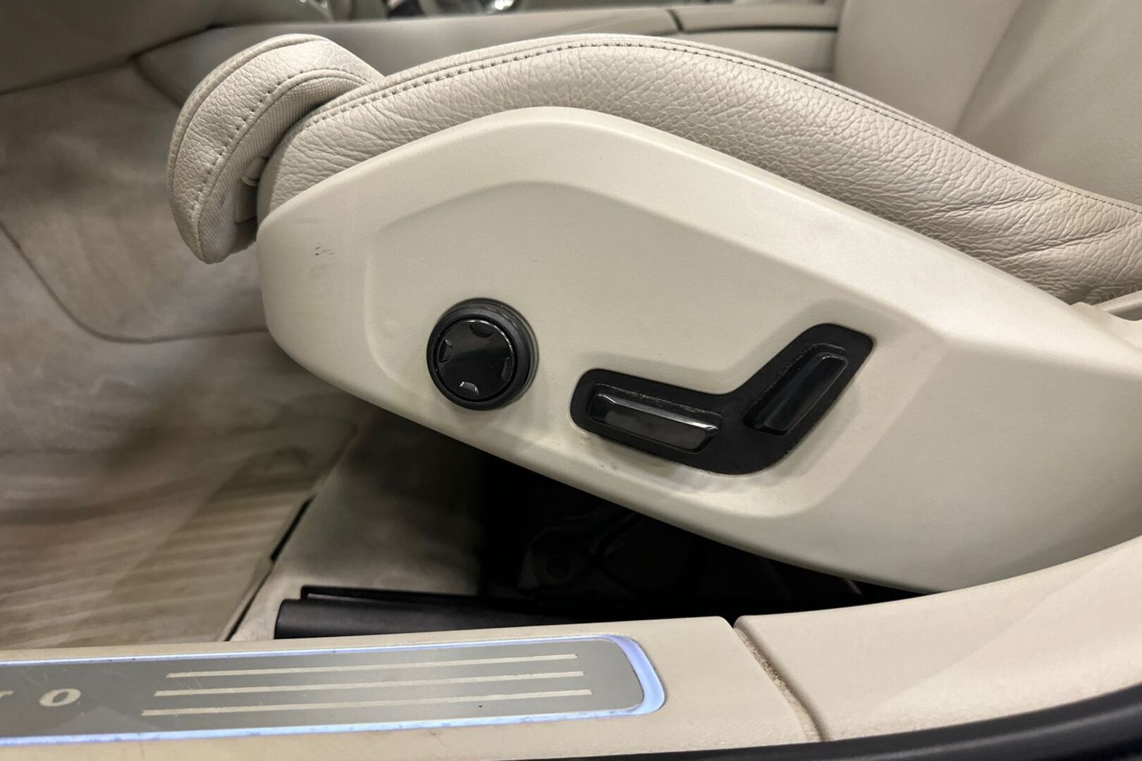 VOLVO S90 31