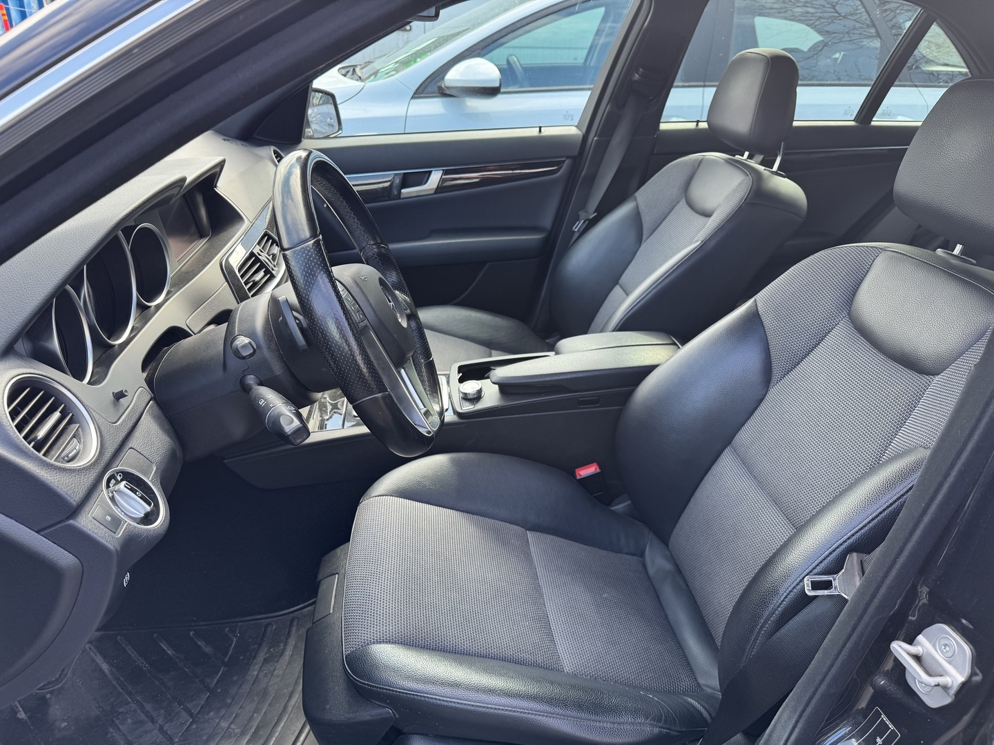 MERCEDES-BENZ C 2011