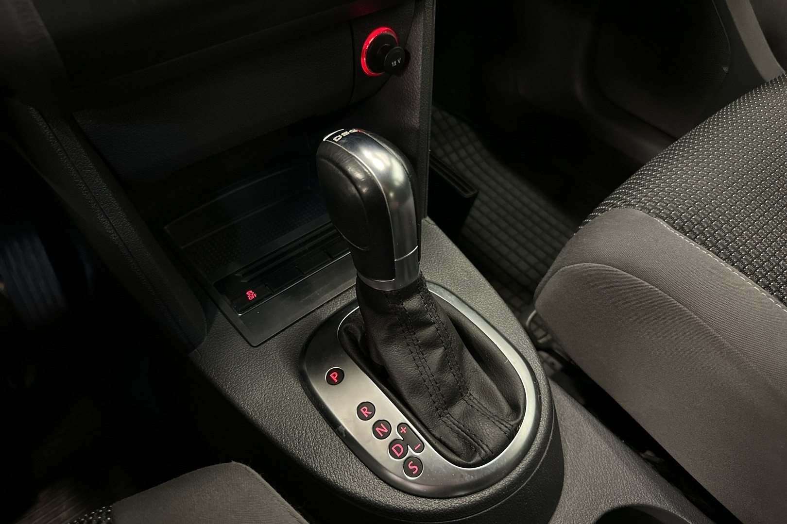 VOLKSWAGEN Touran 2011