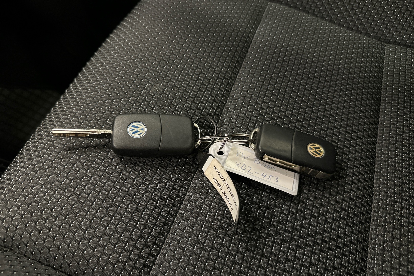 VOLKSWAGEN Touran 2011