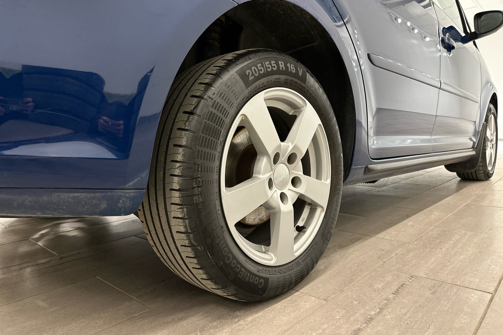 VOLKSWAGEN Touran 2011