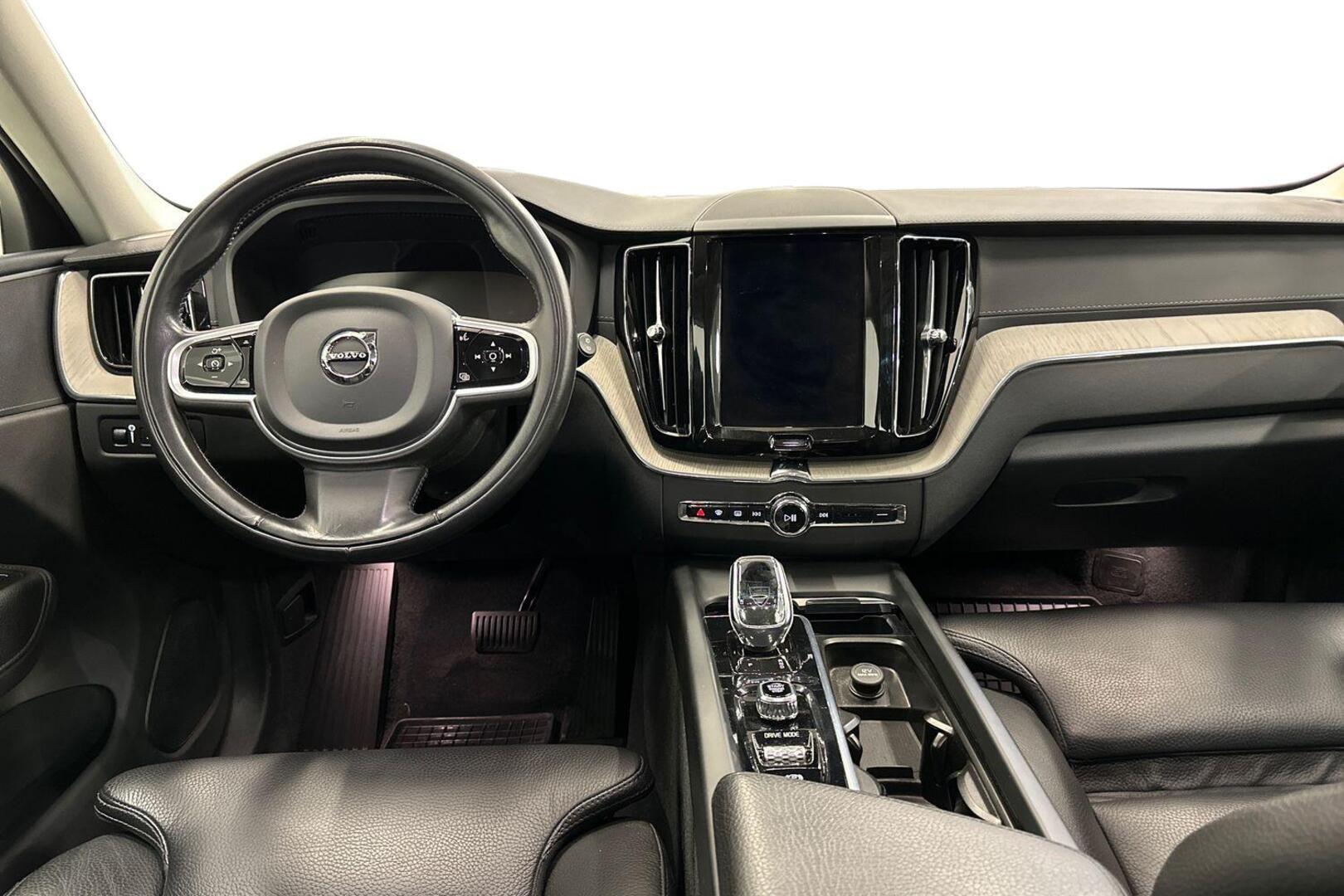 VOLVO XC60 2021