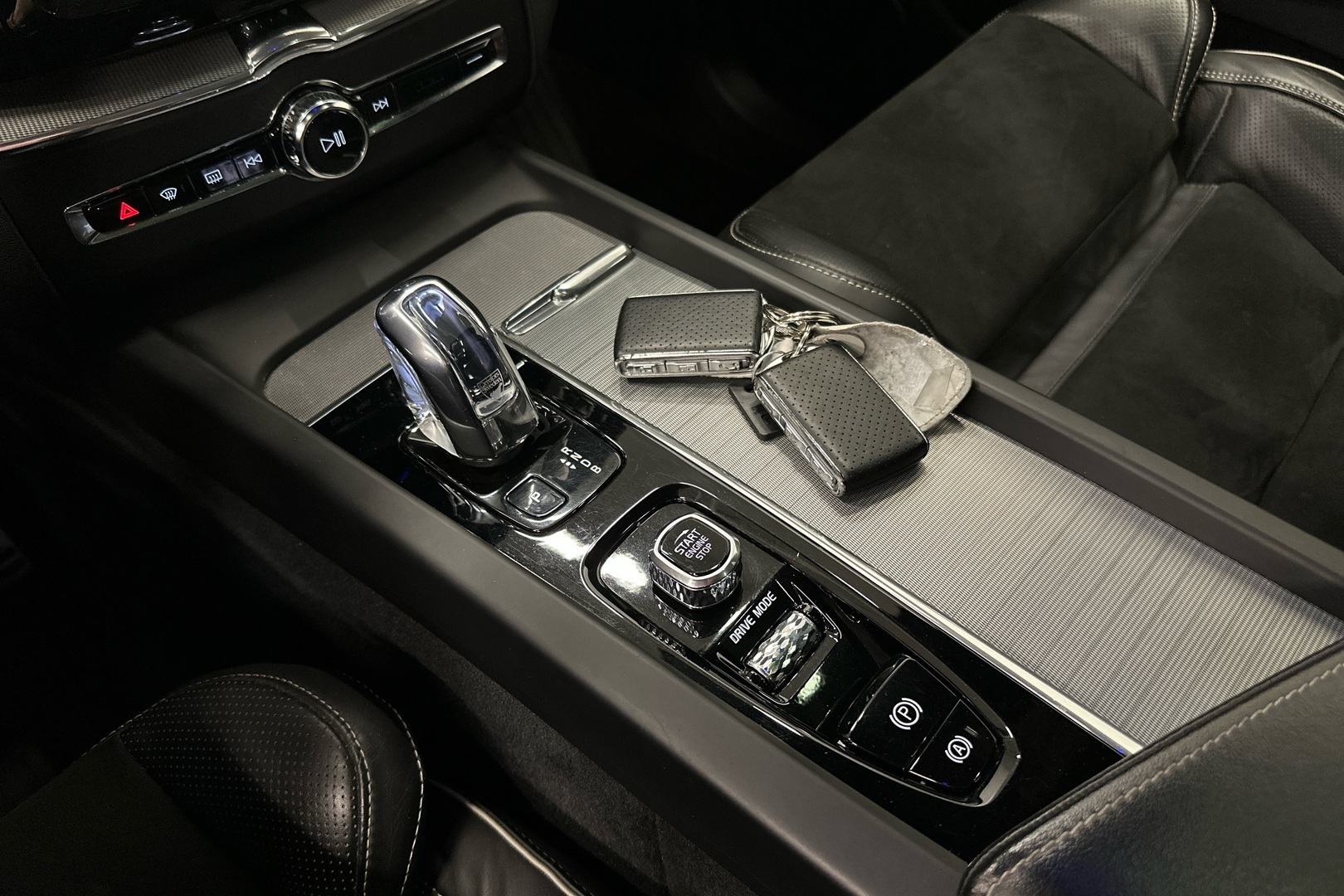 VOLVO XC60 2018