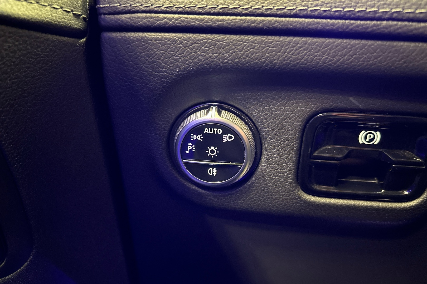 MERCEDES-BENZ EQE 2023