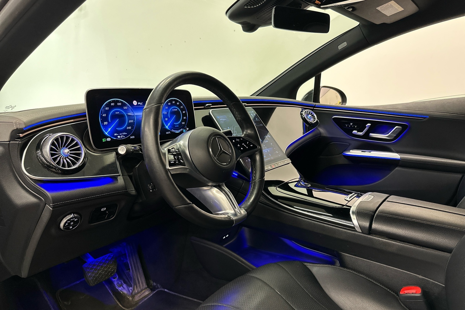 MERCEDES-BENZ EQE 2023