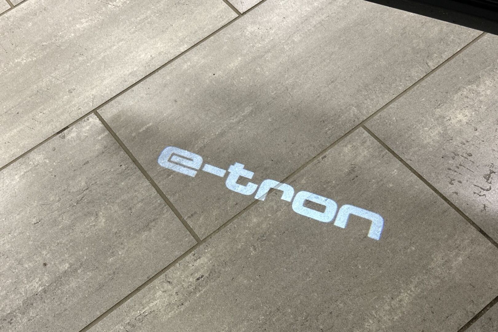AUDI e-tron 26