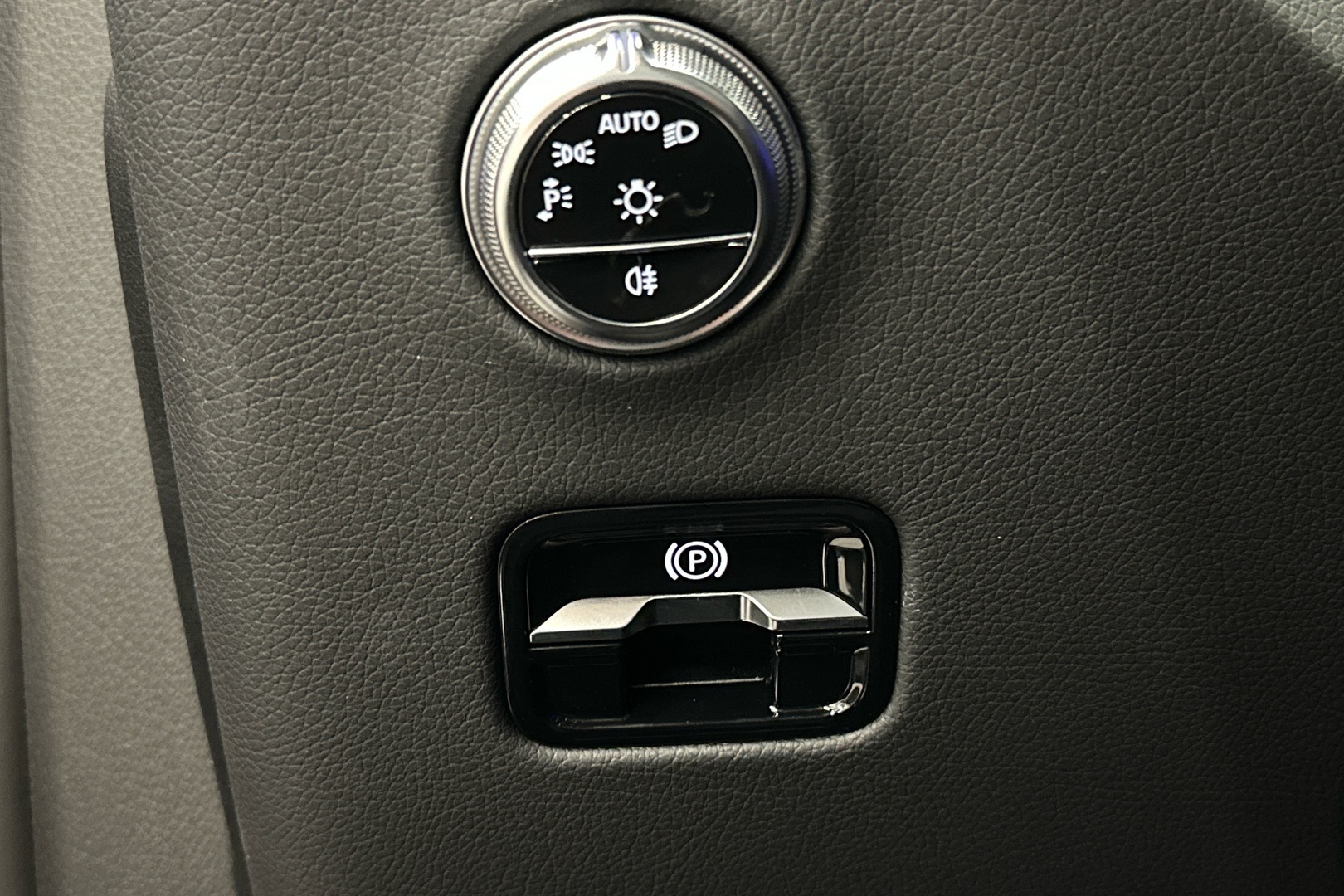 MERCEDES-BENZ GLC 2024