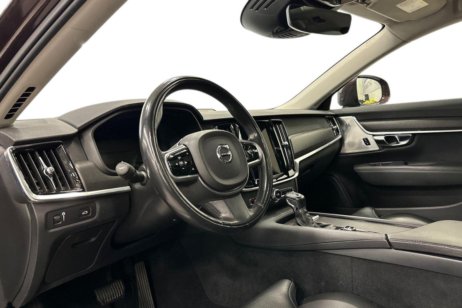 VOLVO V90 Cross Country 2017