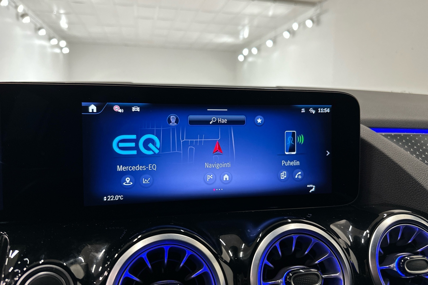 MERCEDES-BENZ EQA 2025