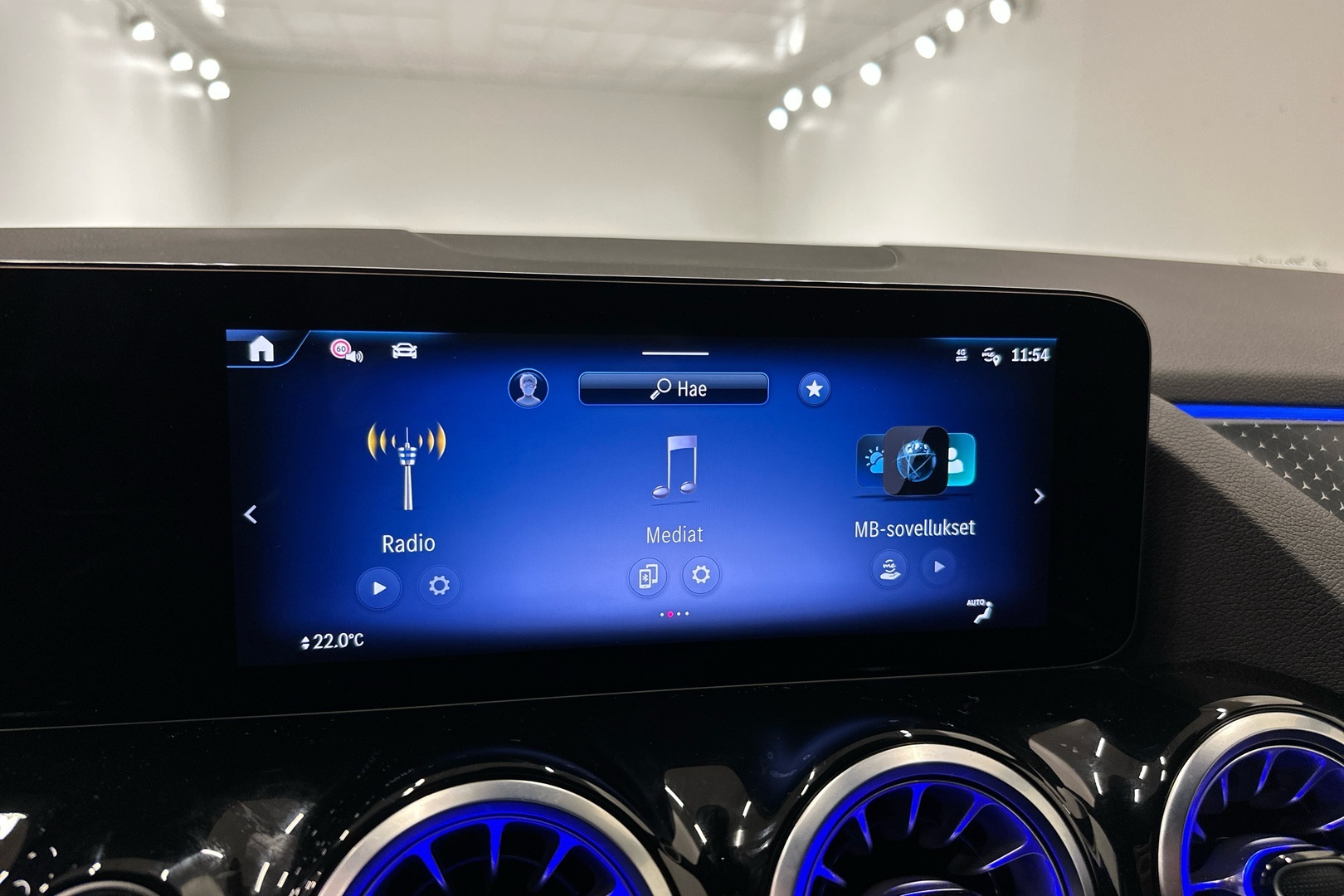 MERCEDES-BENZ EQA 2025