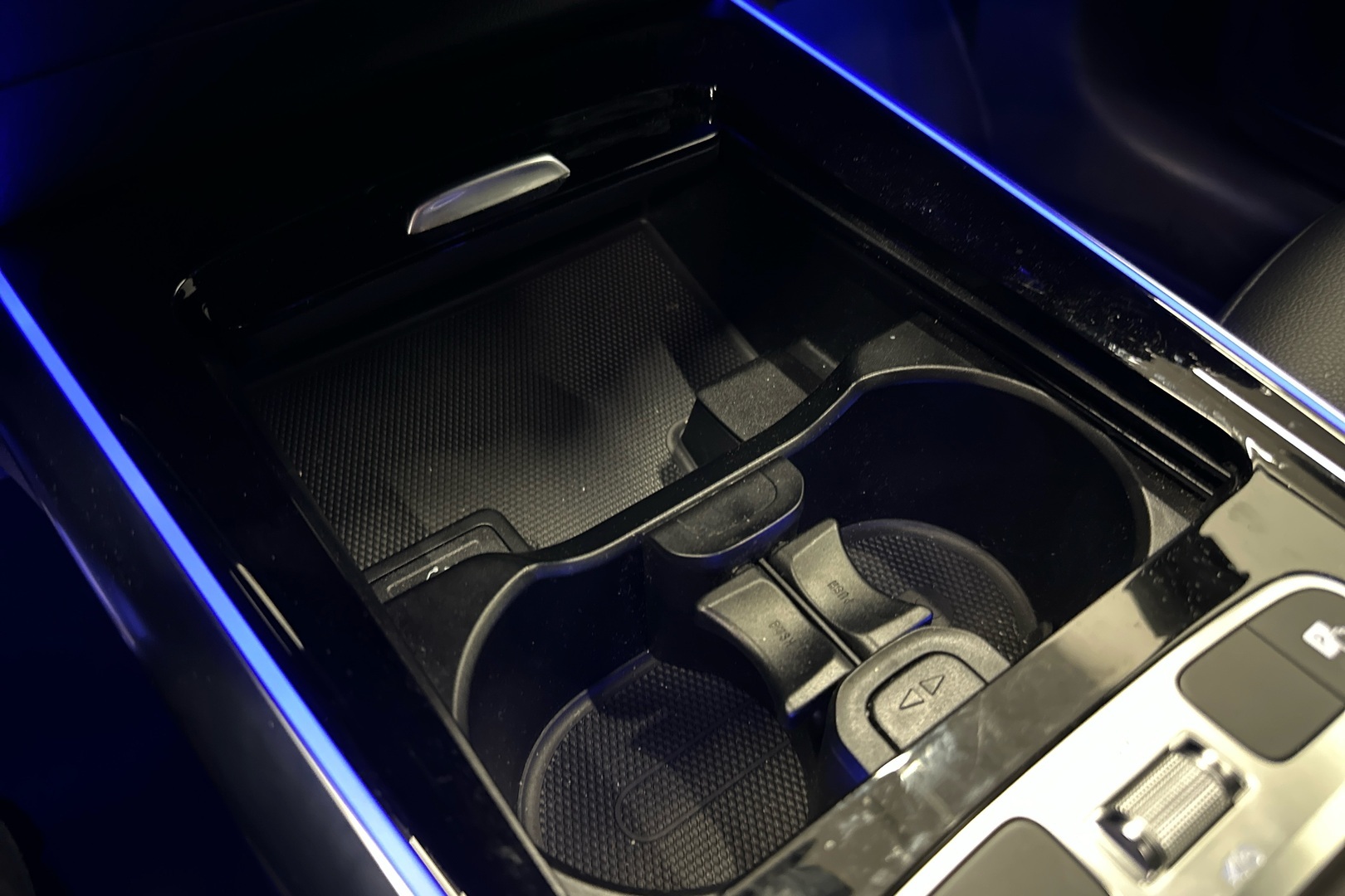 MERCEDES-BENZ EQA 2025