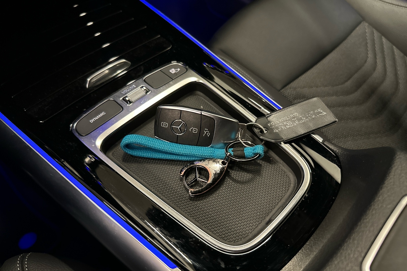 MERCEDES-BENZ EQA 2025