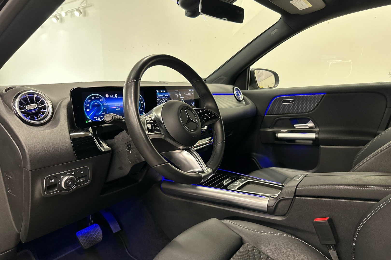 MERCEDES-BENZ EQA 2025