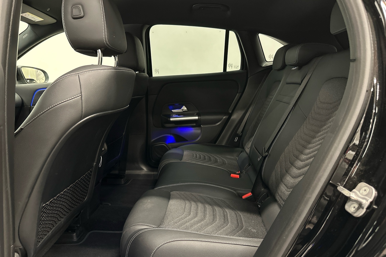 MERCEDES-BENZ EQA 2025