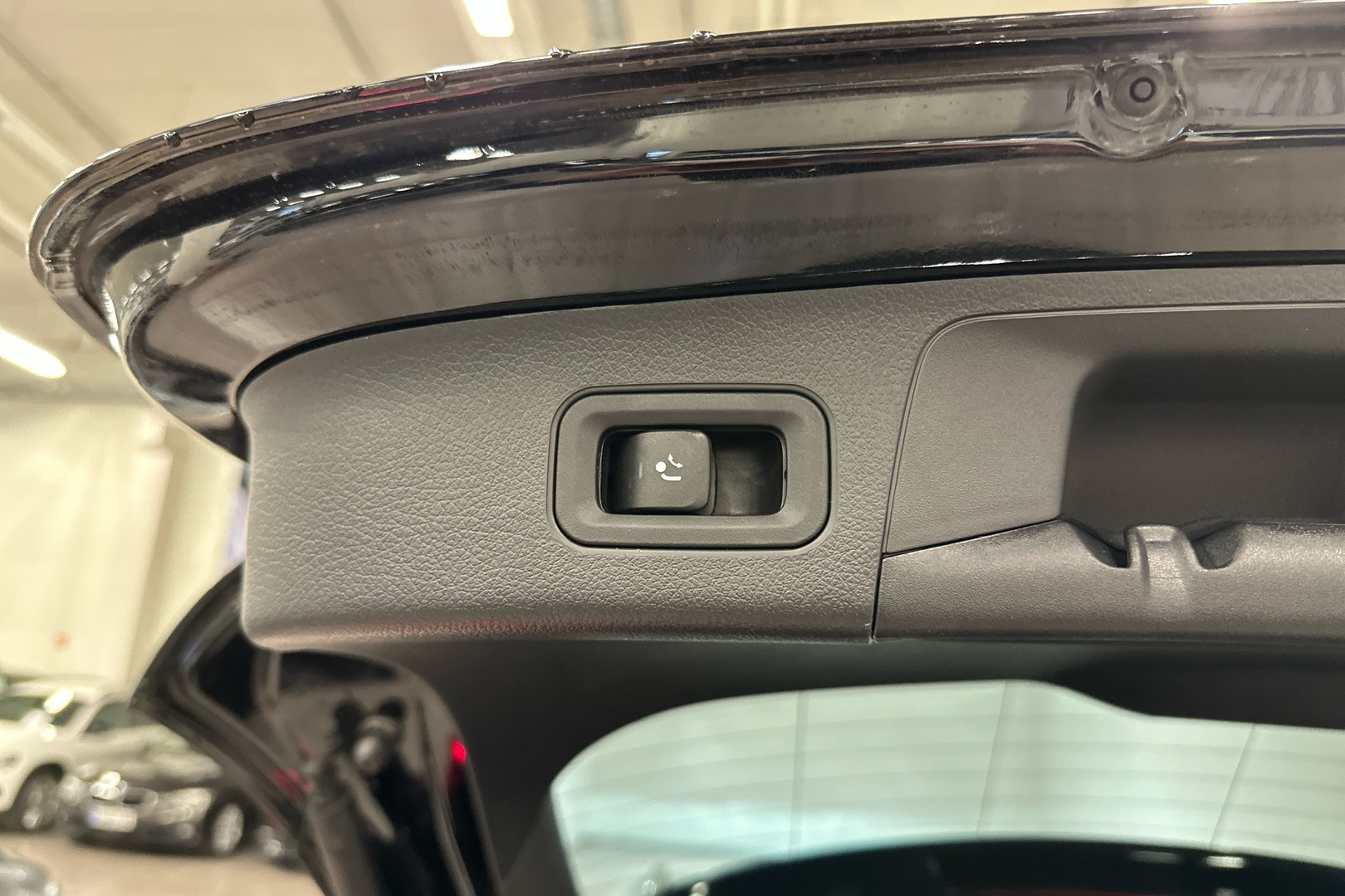 MERCEDES-BENZ EQA 2025