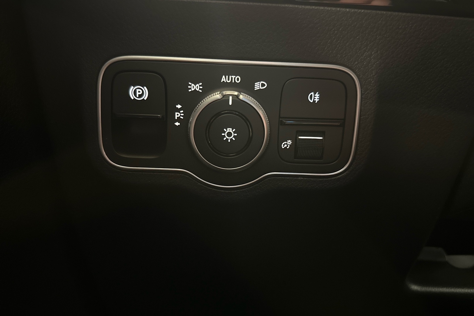 MERCEDES-BENZ GLA 2025