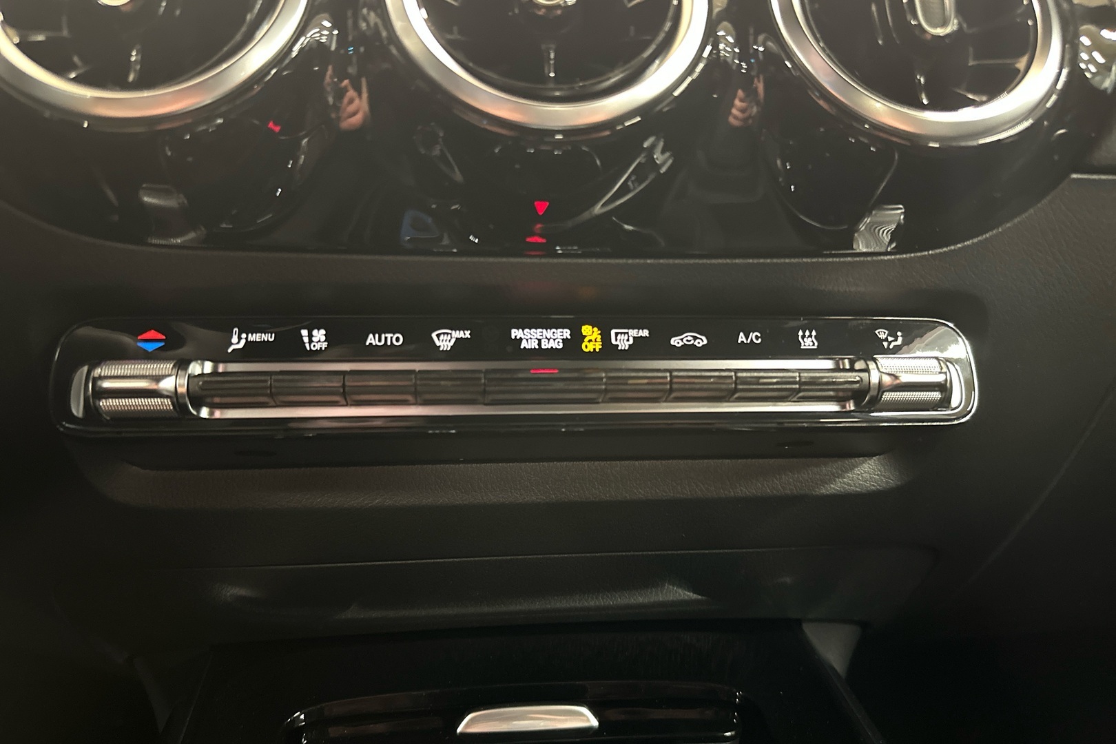 MERCEDES-BENZ GLA 2025