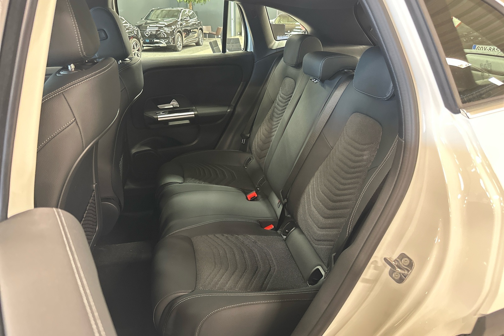 MERCEDES-BENZ GLA 2025