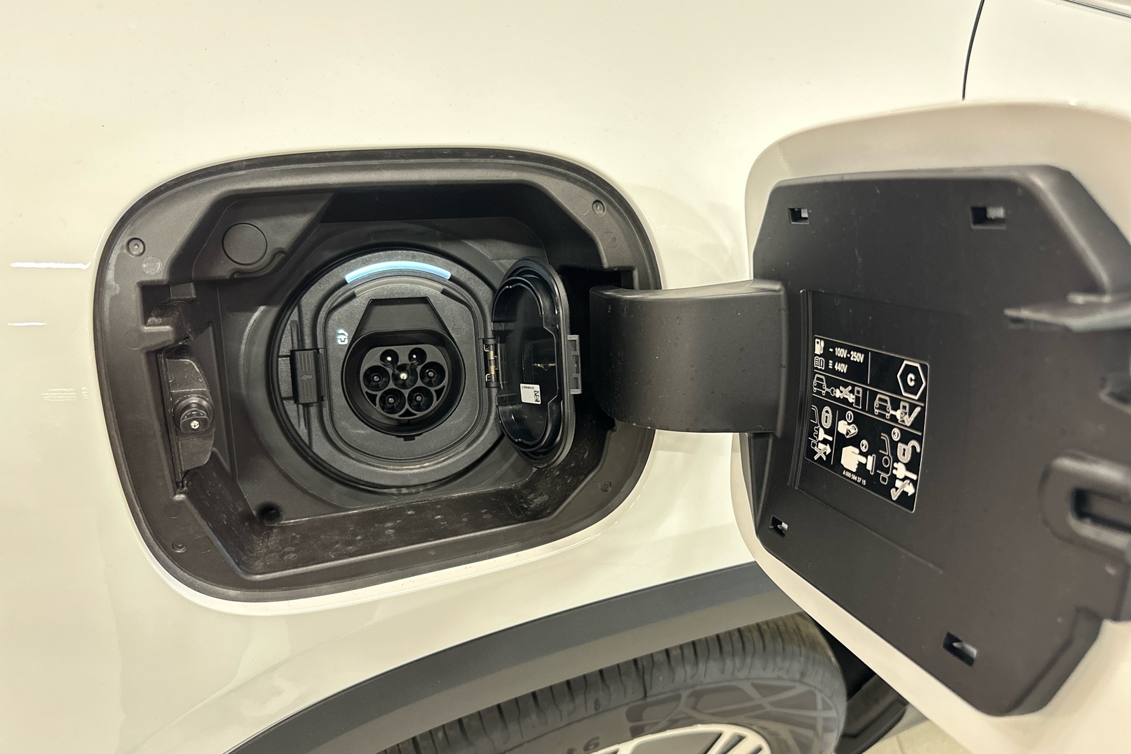 MERCEDES-BENZ GLA 2025