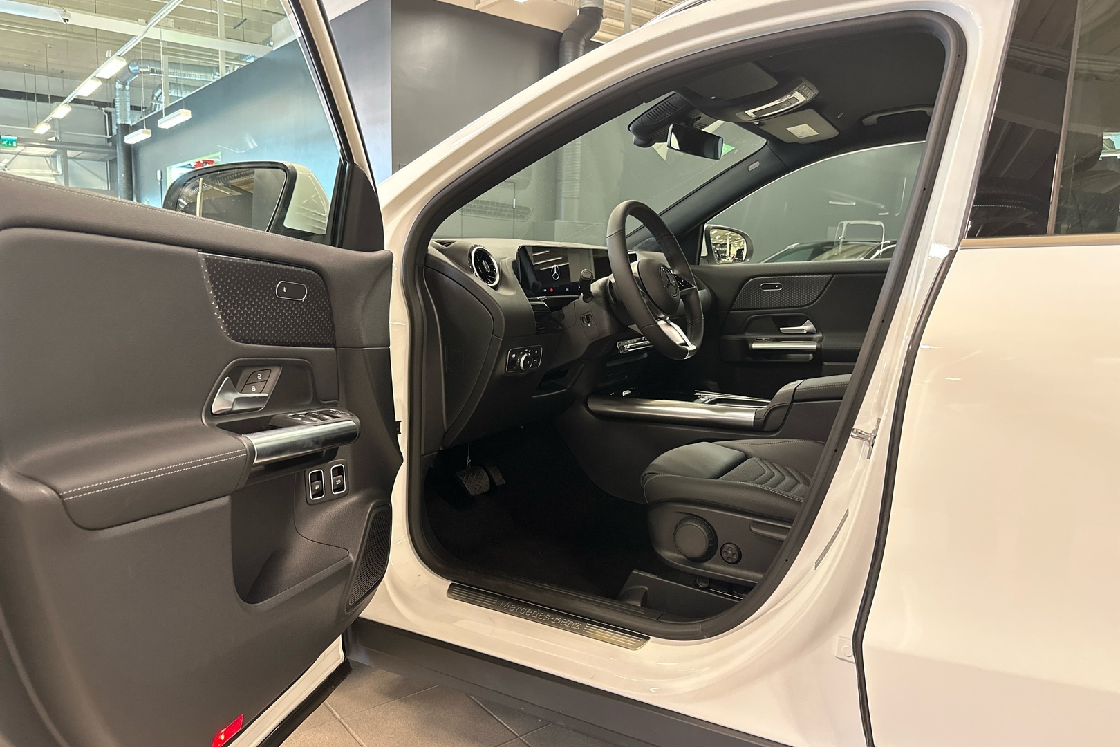 MERCEDES-BENZ GLA 2025