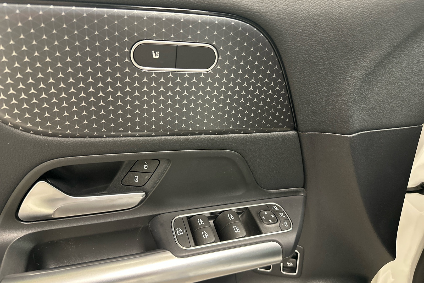 MERCEDES-BENZ GLA 2025