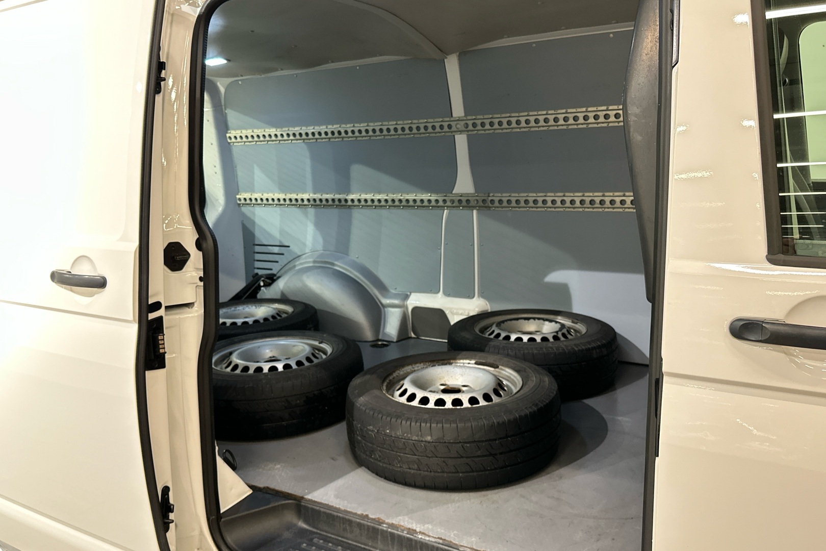 VOLKSWAGEN Transporter 2020