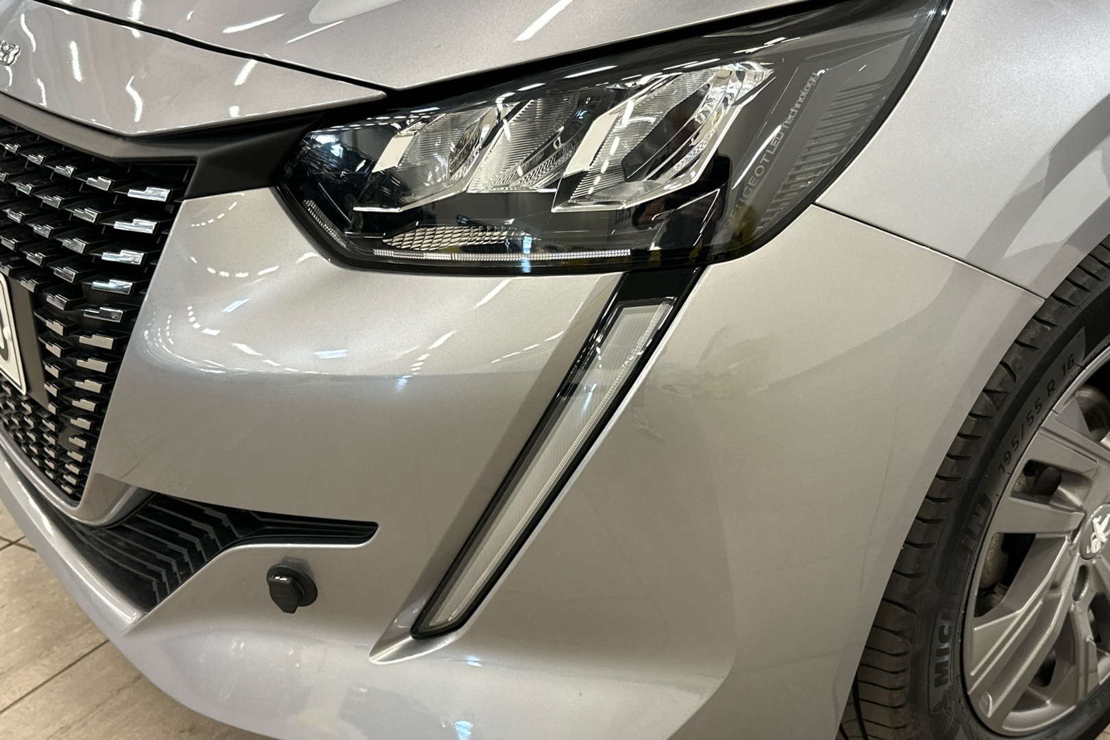 PEUGEOT 208 2021