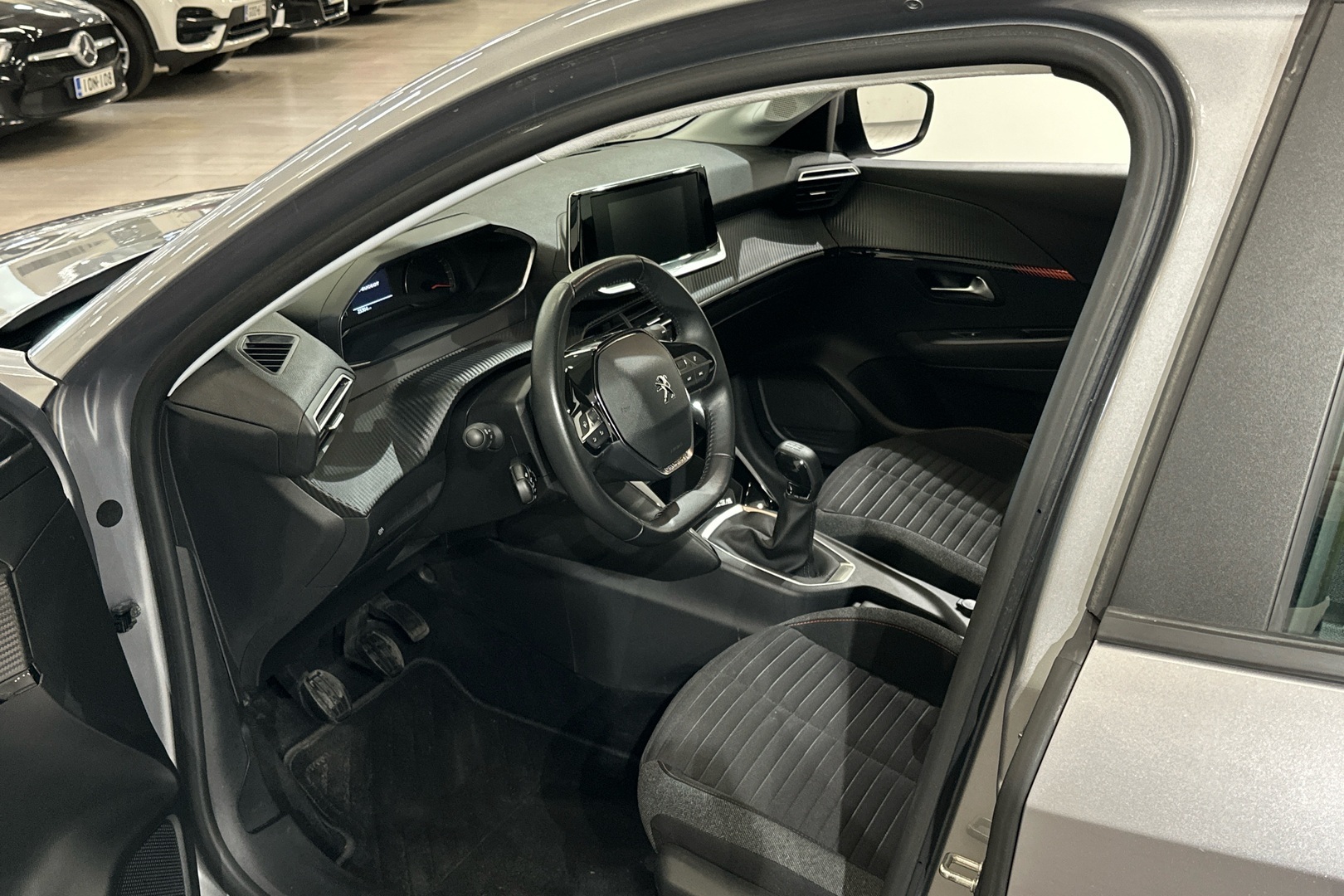 PEUGEOT 208 2021