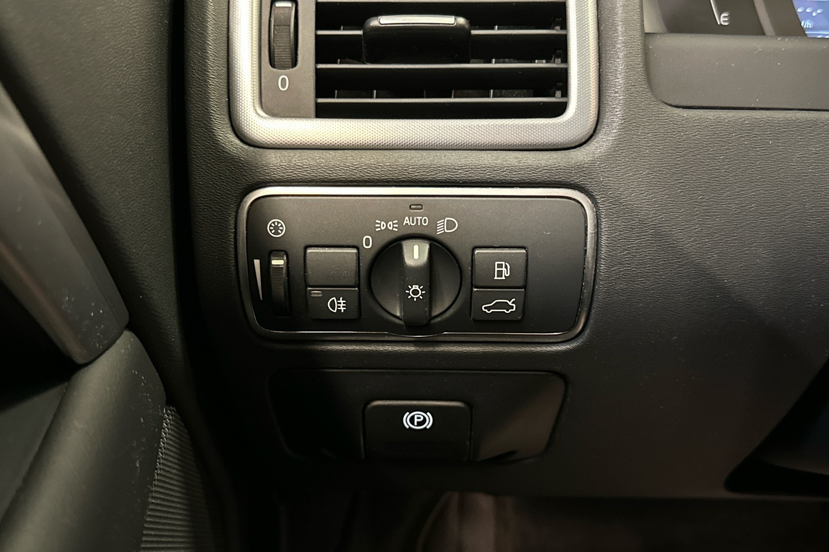 VOLVO V70 2016