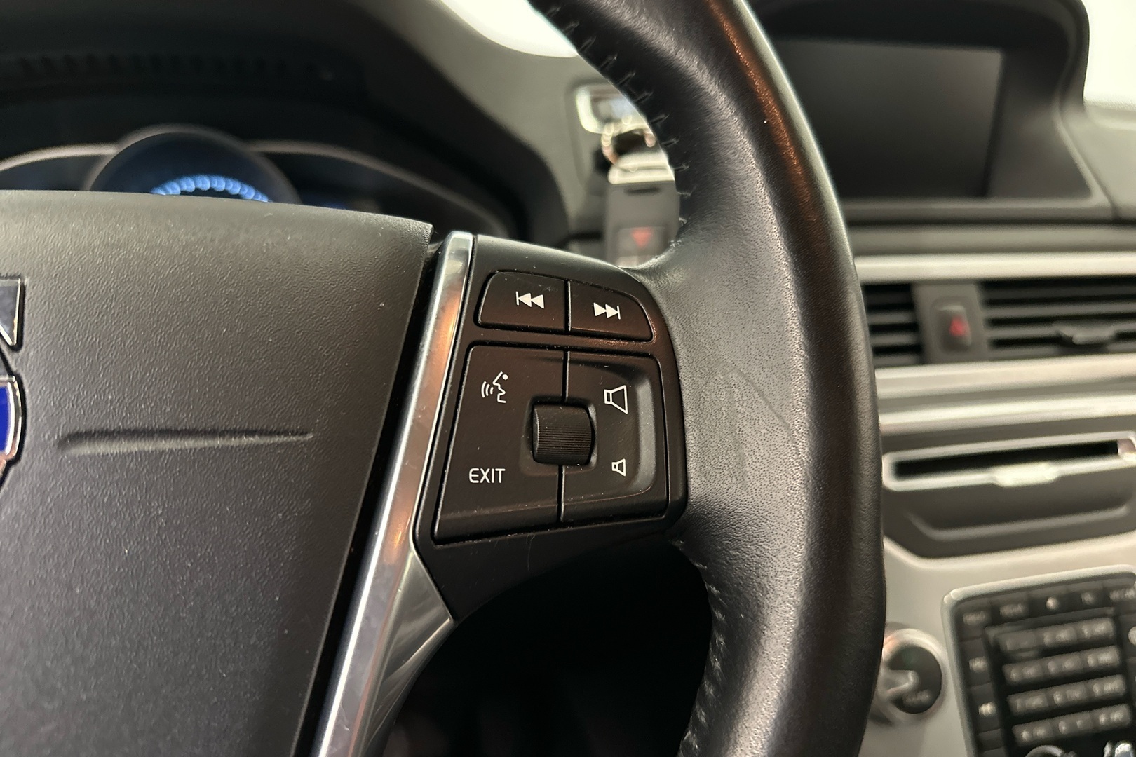 VOLVO V70 2016