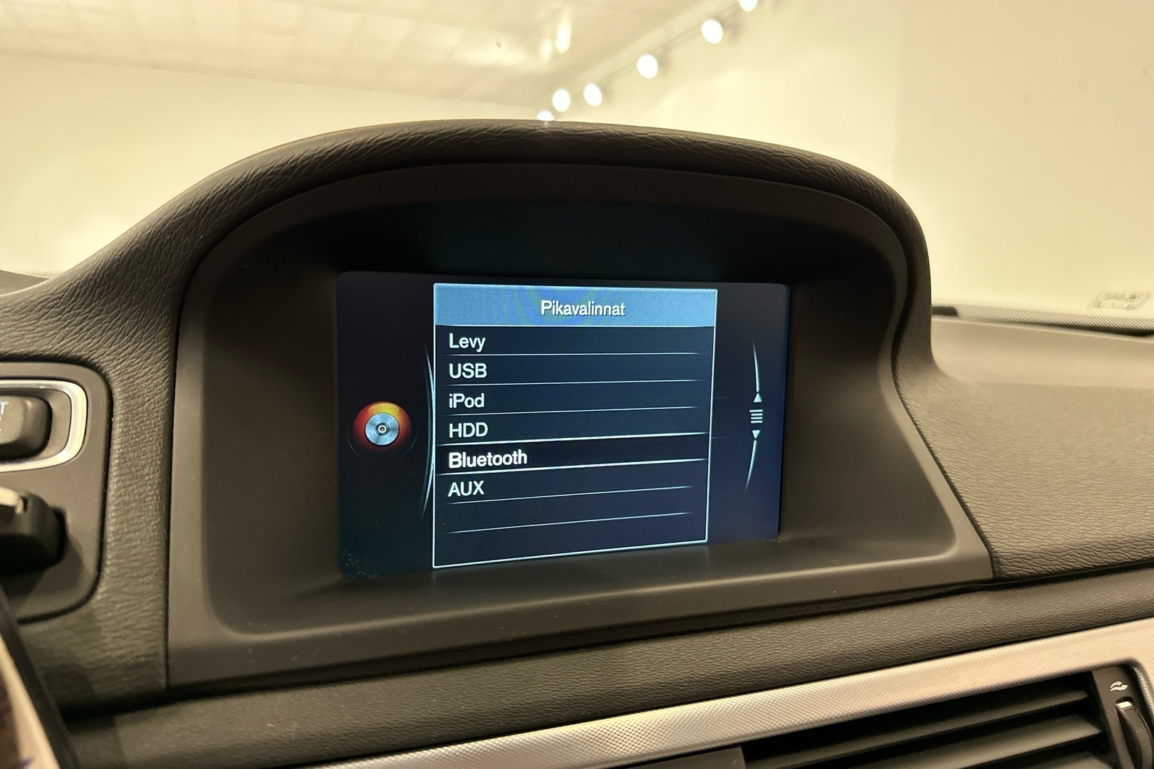 VOLVO V70 2016
