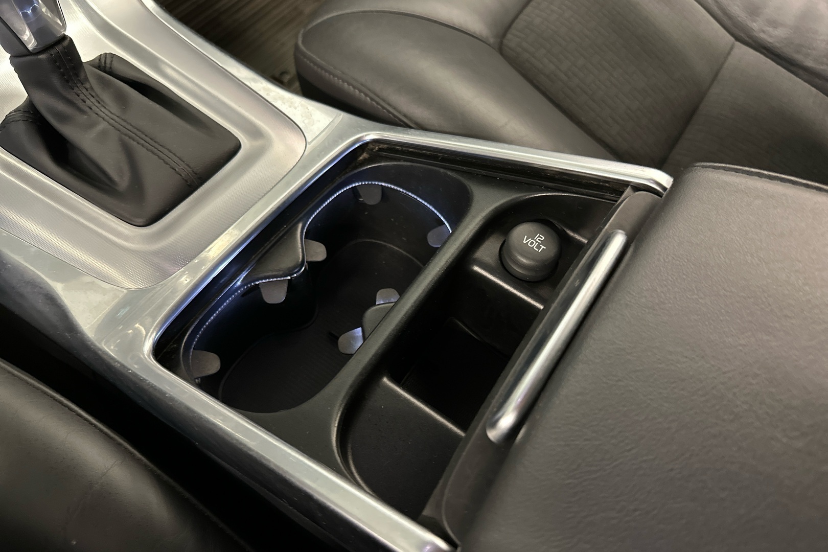 VOLVO V70 2016
