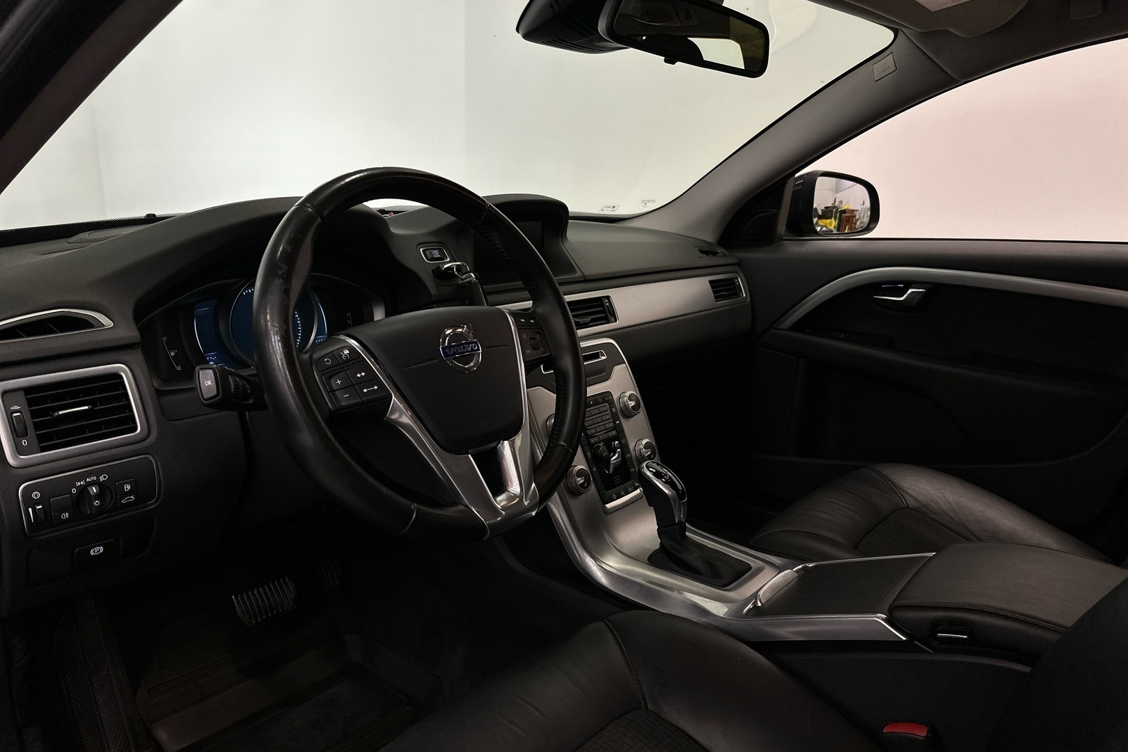 VOLVO V70 2016