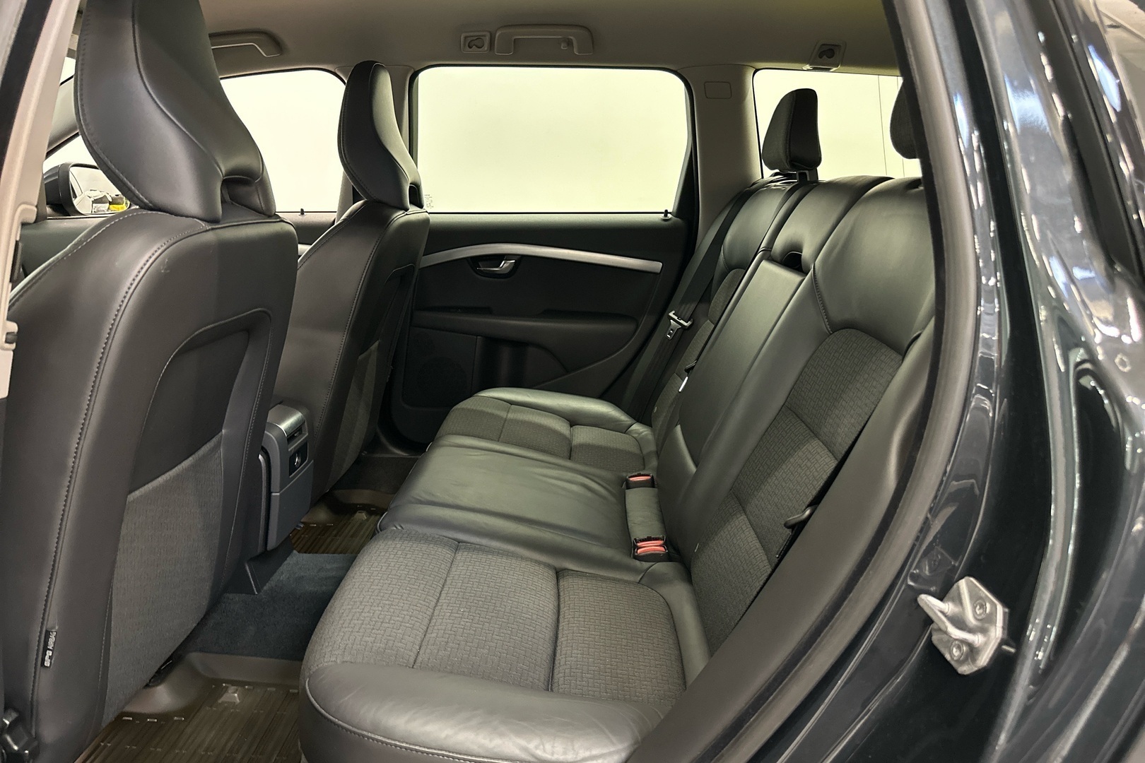 VOLVO V70 2016