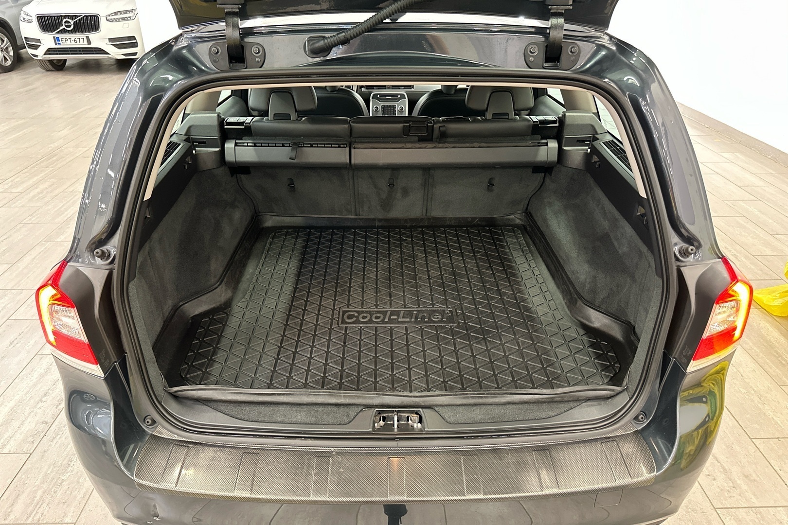 VOLVO V70 2016