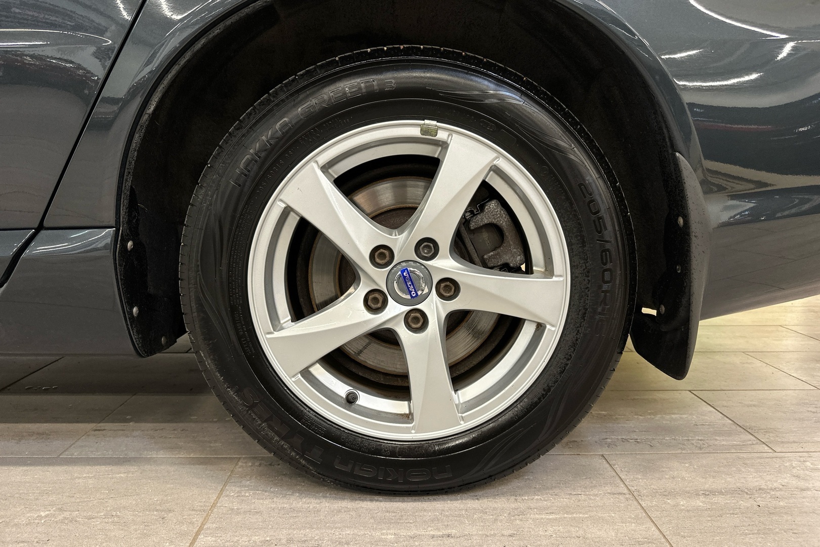 VOLVO V70 2016