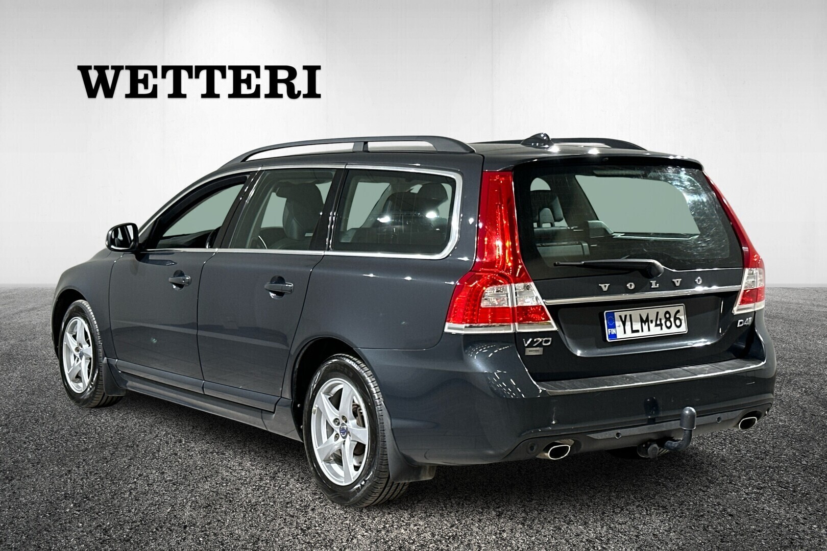 VOLVO V70 2016