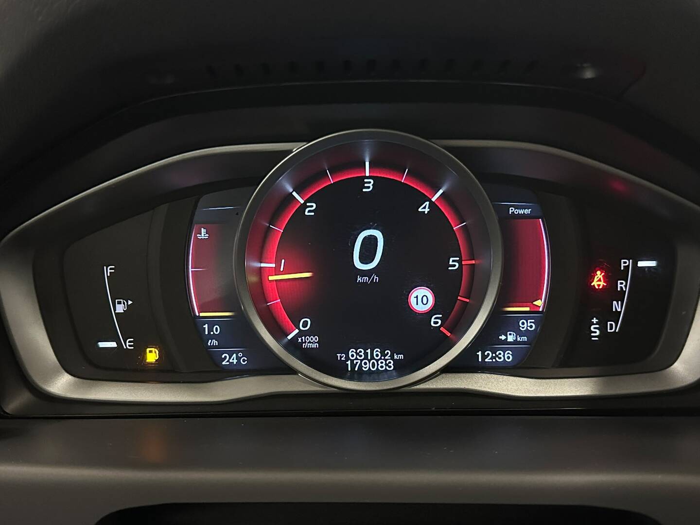 VOLVO V70 2016