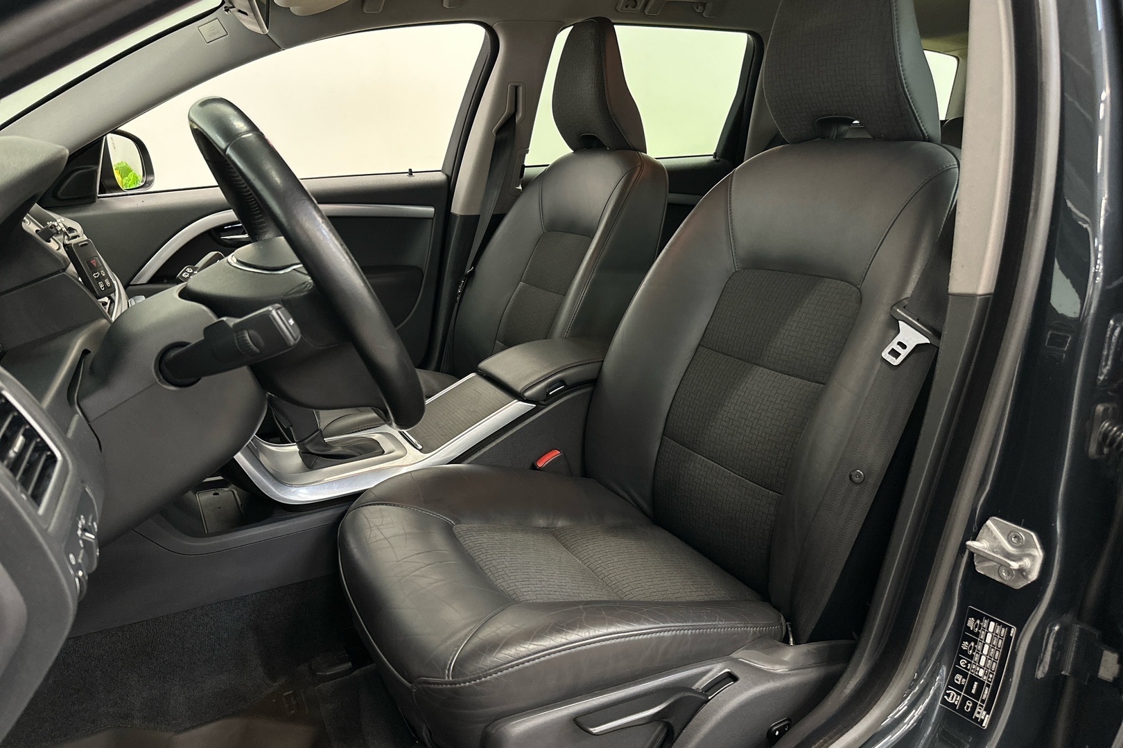 VOLVO V70 2016