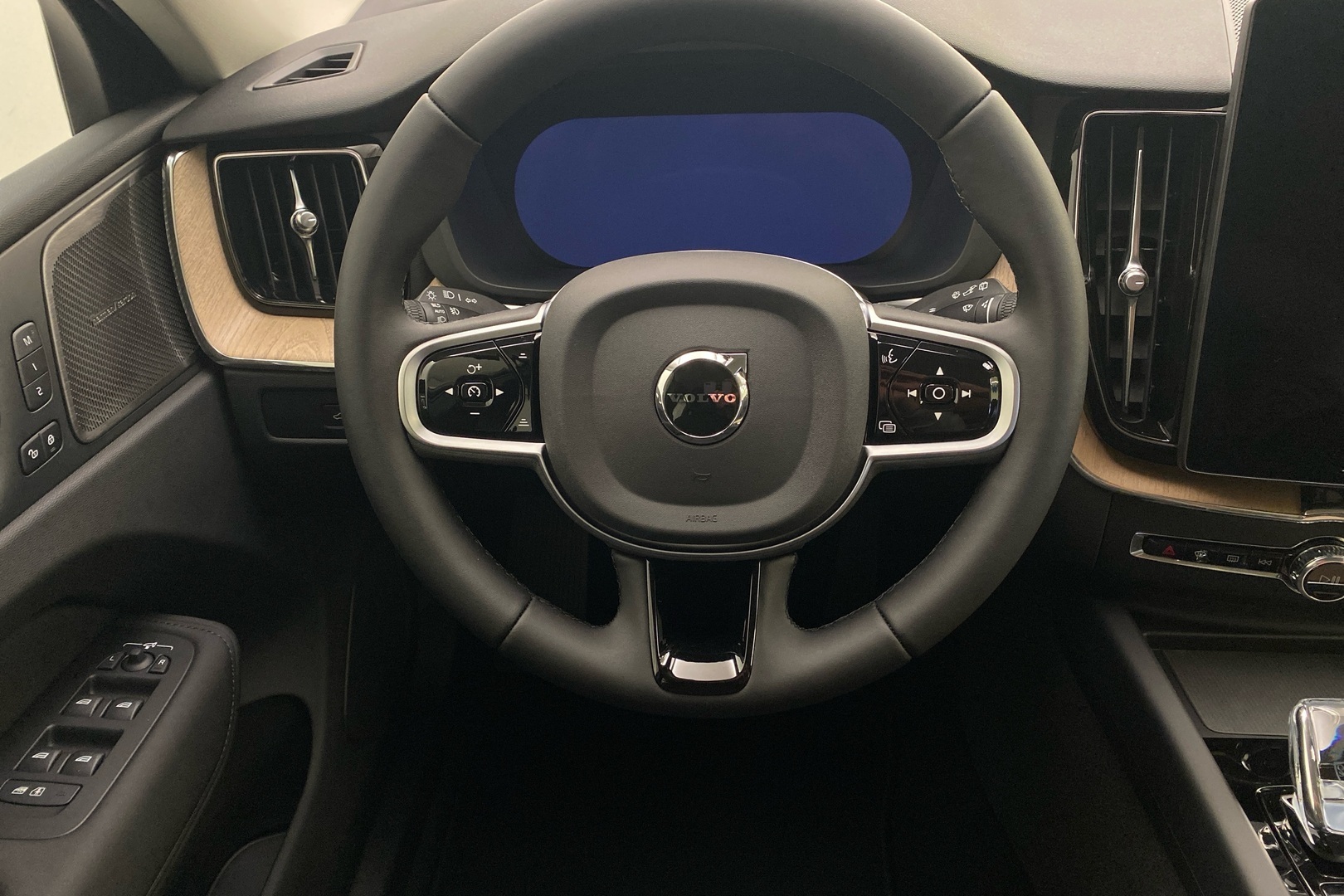 VOLVO XC60 2026