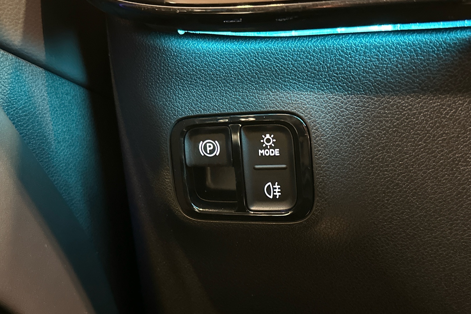 MERCEDES-BENZ GLB 2026