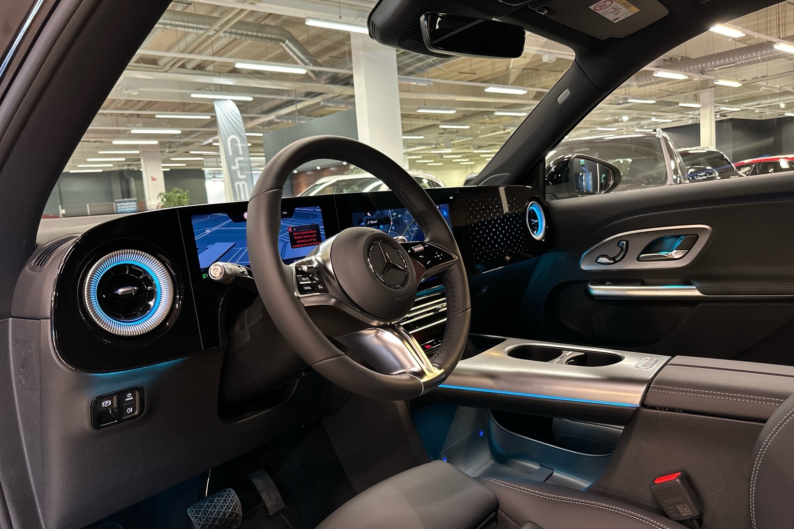 MERCEDES-BENZ GLB 2026
