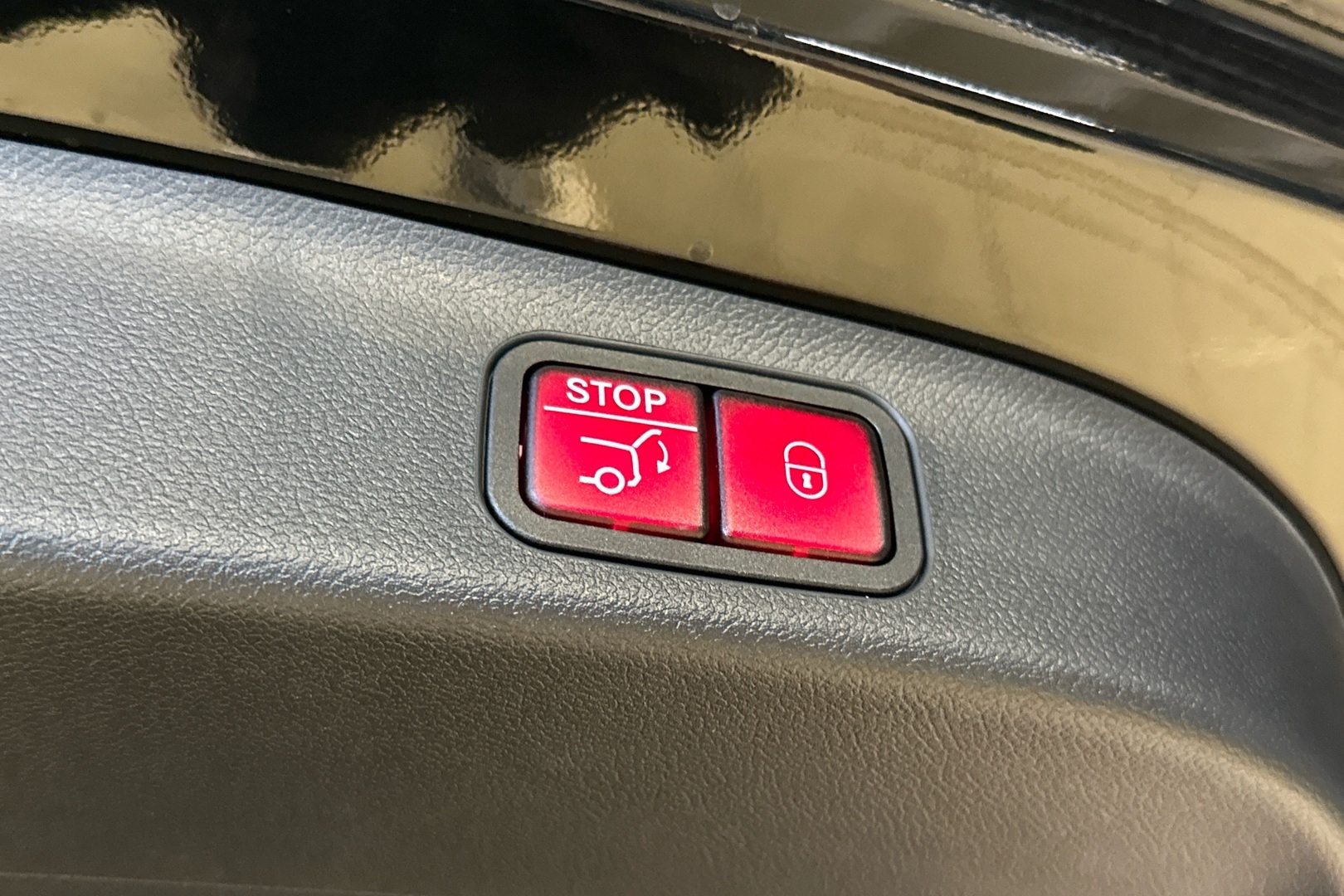 MERCEDES-BENZ GLB 2026