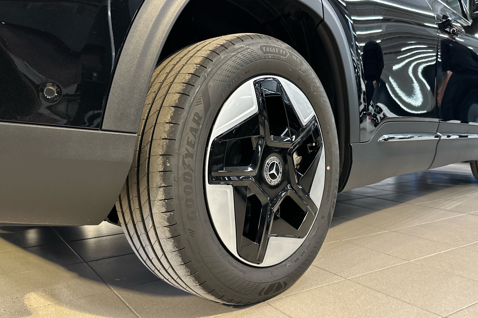 MERCEDES-BENZ GLB 2026