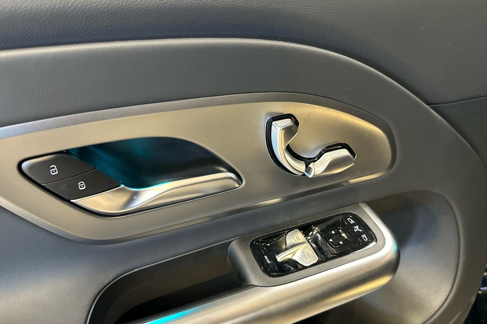 MERCEDES-BENZ GLB 2026