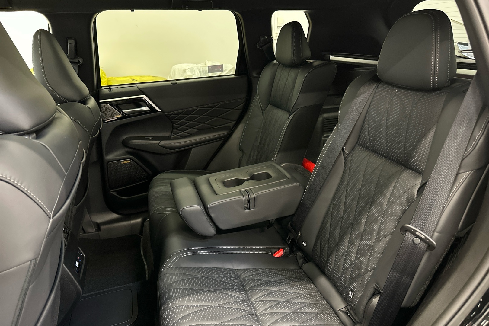 MITSUBISHI Outlander 2026