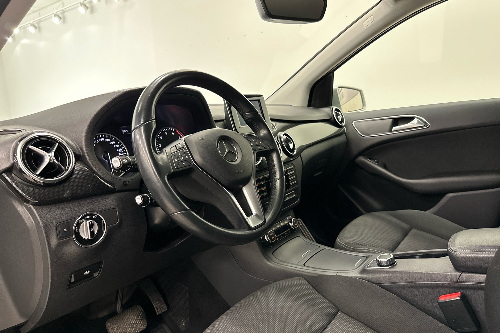 MERCEDES-BENZ B 2014