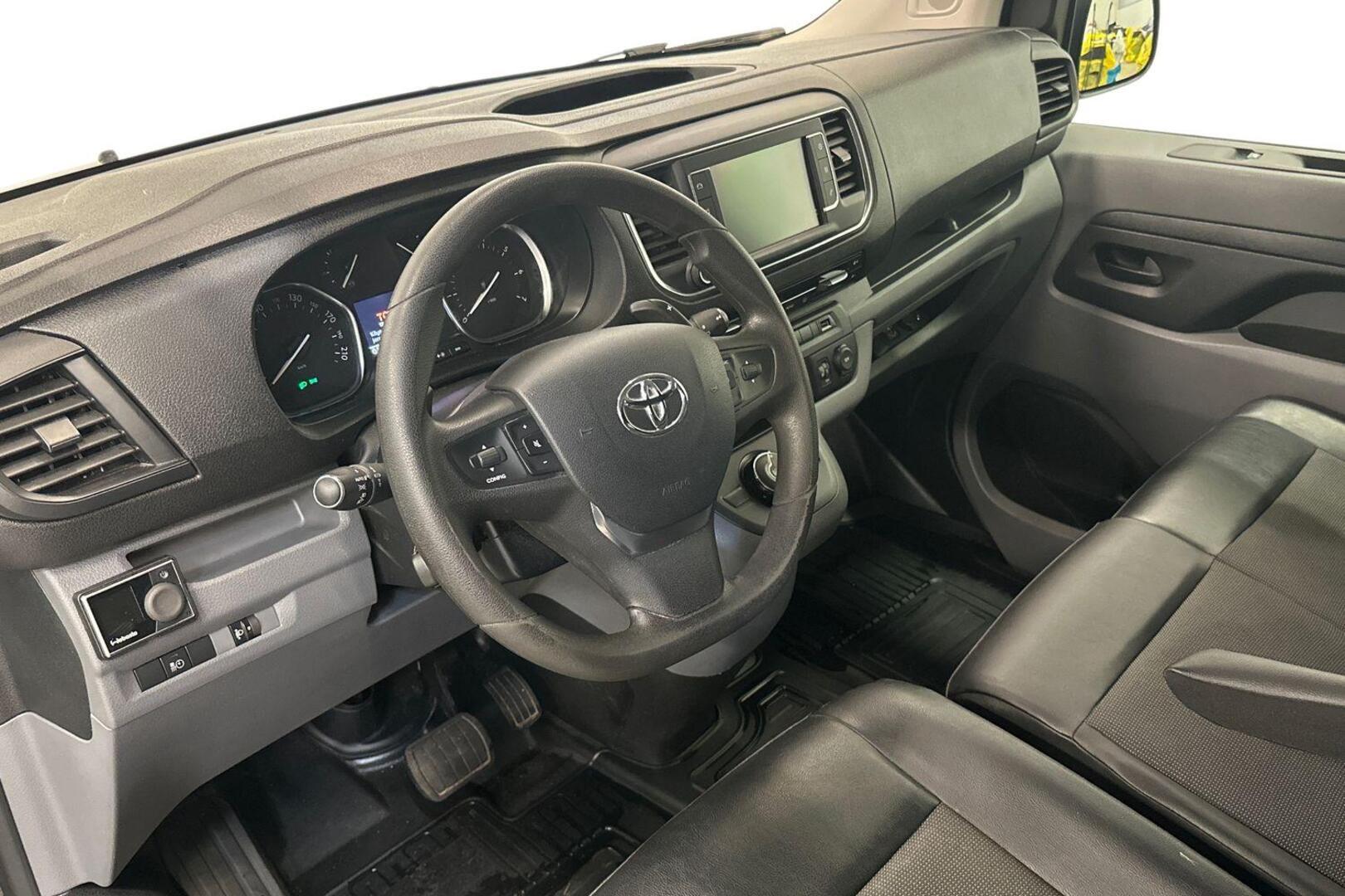 TOYOTA Proace 8