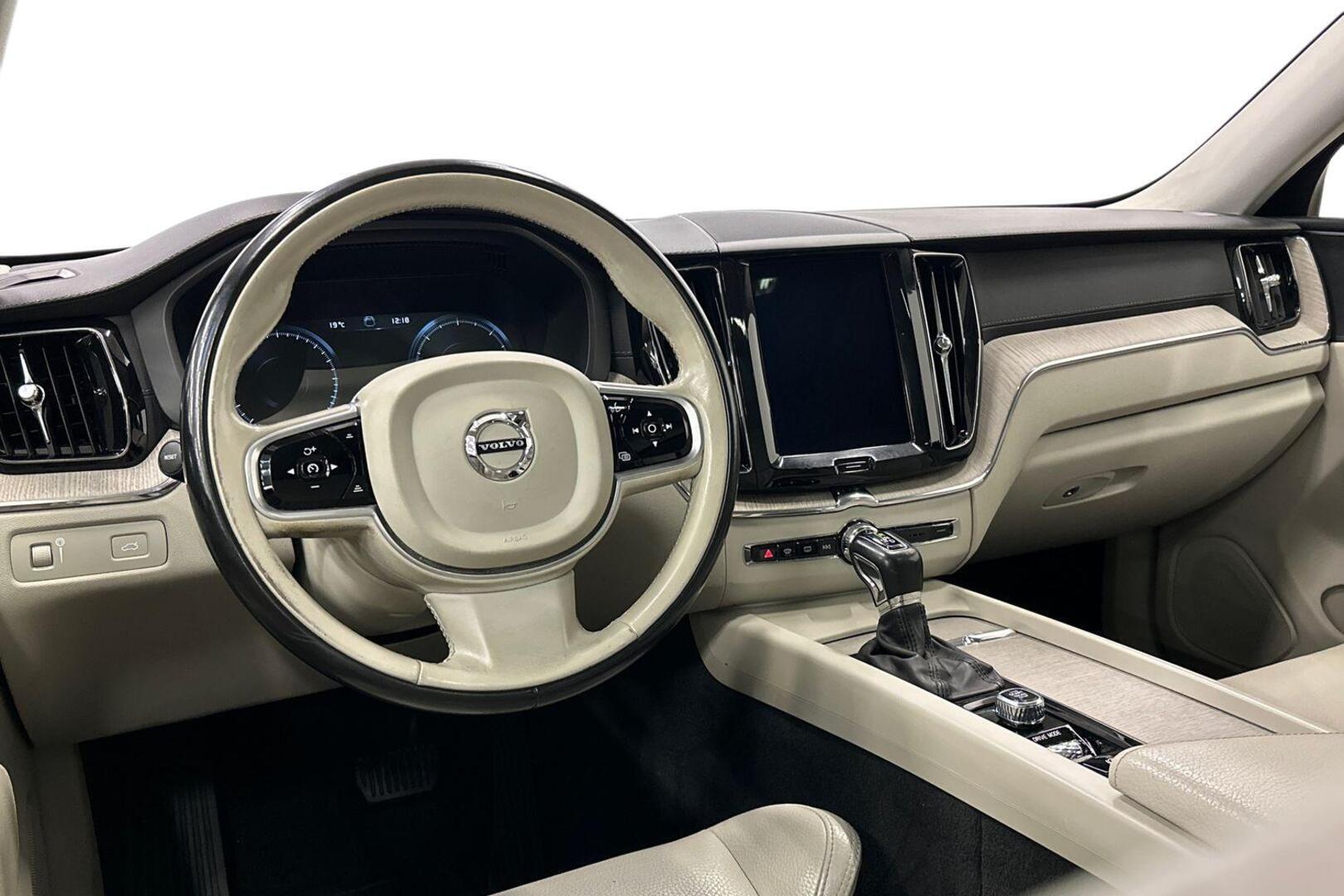 VOLVO XC60 2019